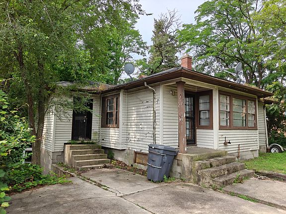 2nd image of 5925 Forest Ave