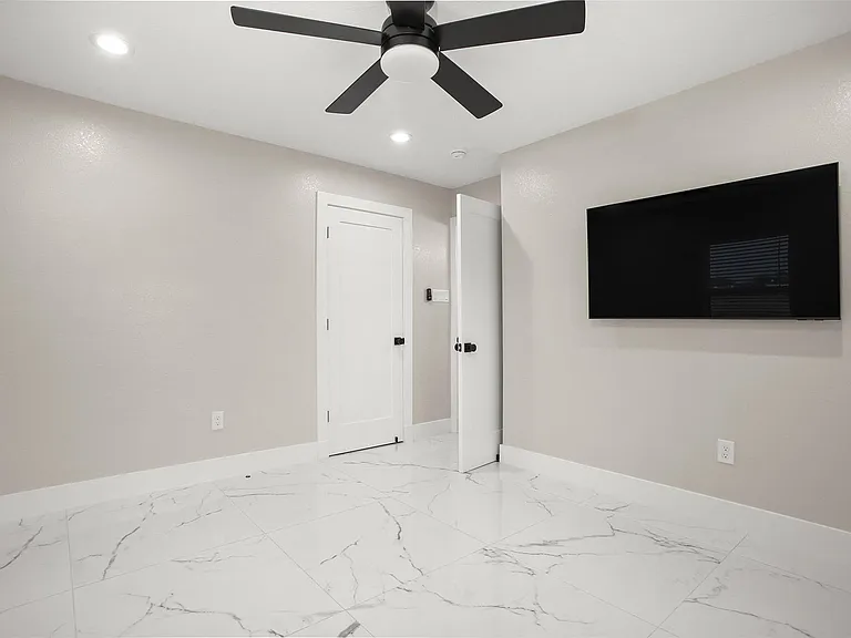 4002 Dixie Farm Rd — Photo 25