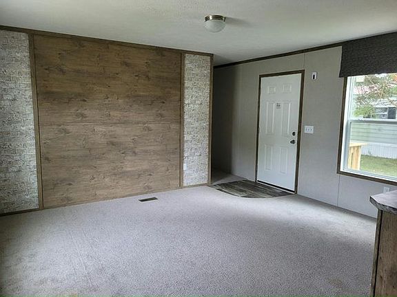 2nd image of 184 Quarry Hill Est #184