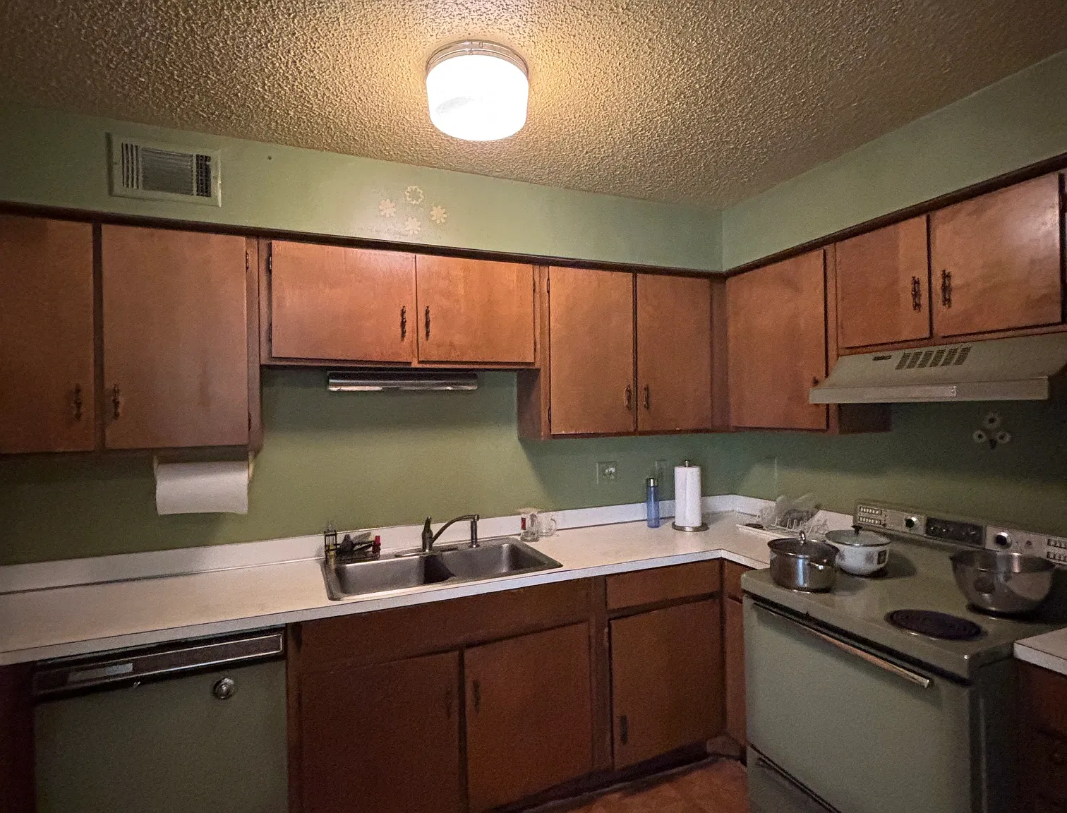 2 bed, 966 sqft, $1,800 — Photo 1