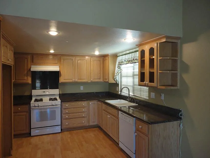 4 bed, 1941 sqft, $4,100 — Photo 2