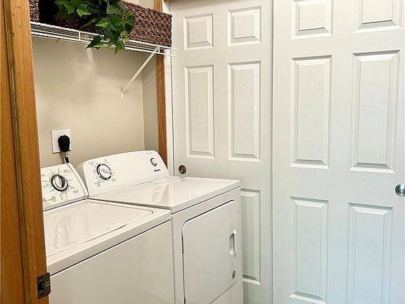 3rd image of 1360 SE Florence Dr #64U