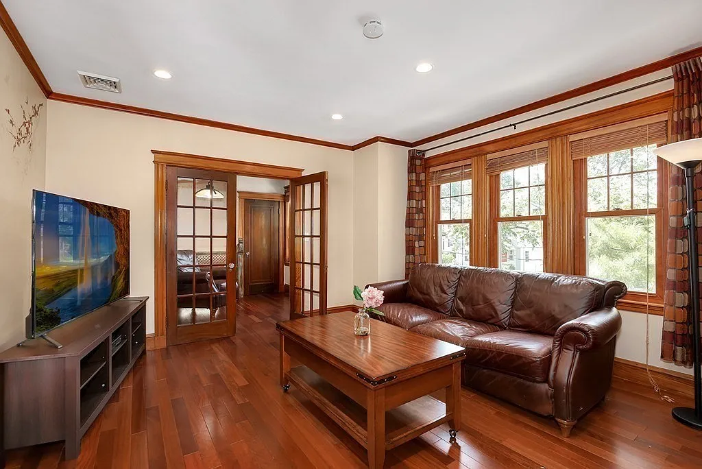 2 bed, 1.0 bath, 1530 sqft, $4,200 — Photo 3