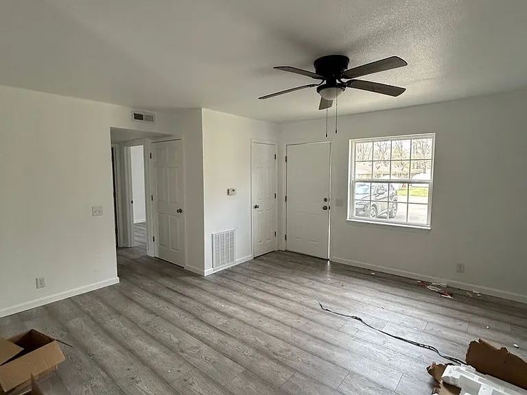 1300-1306 N Greenwich Ave — Photo 28