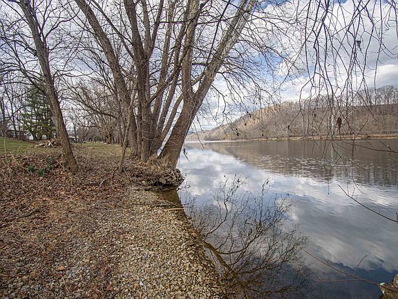 3rd image of 7176 Depot Rd