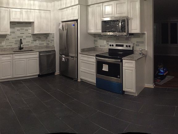 2nd image of 585 Stonehaven Dr