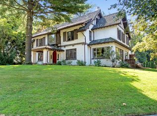 10 Gateway Dr, Great Neck, NY 11021