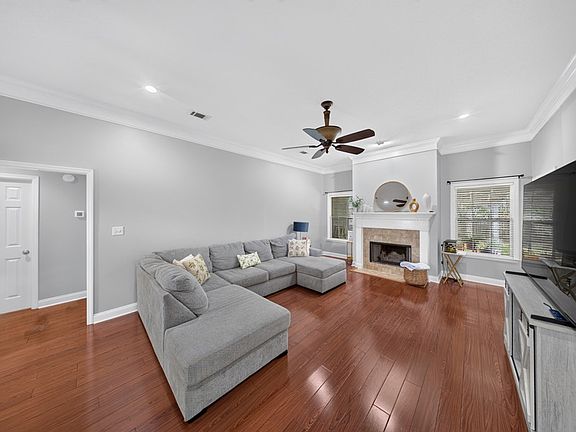 3rd image of 4009 Applecross Rd