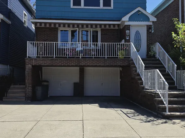 1000 Avenue C image 1 of 19