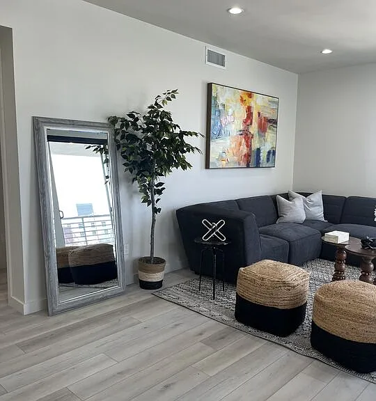124 S Croft Ave #403 — Photo 19