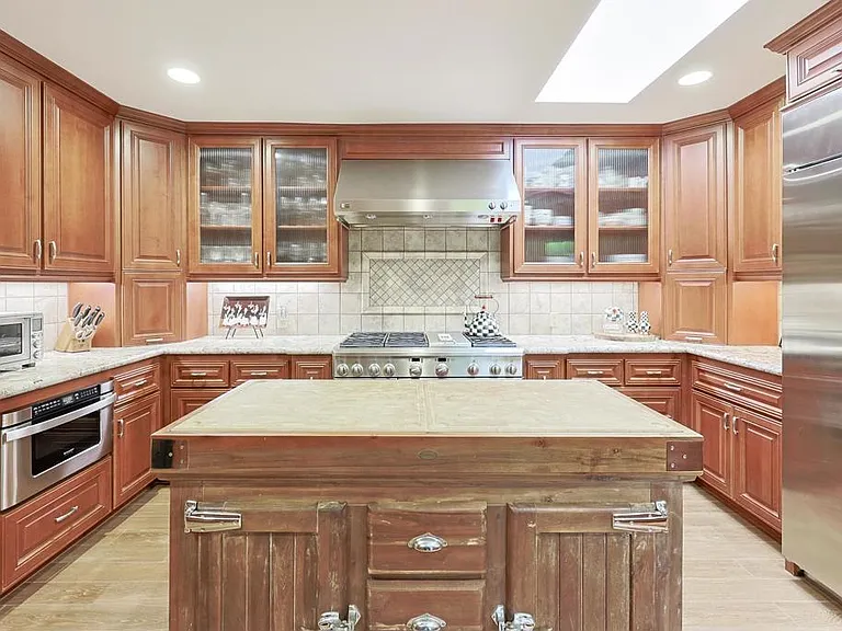 1027 Encino Row — Photo 13