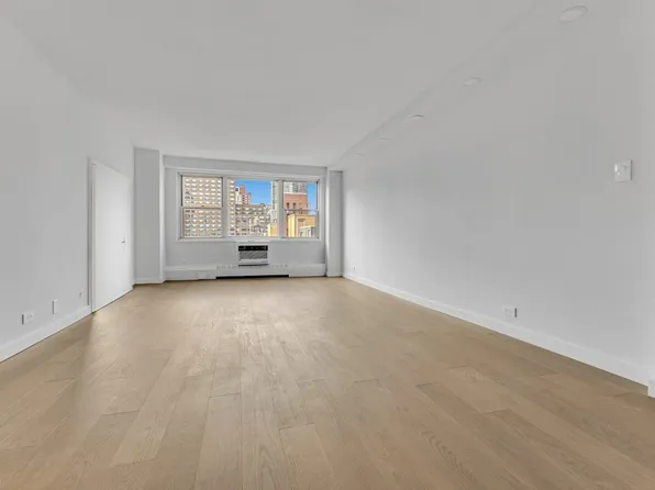 1175 York Avenue image 8 of 14