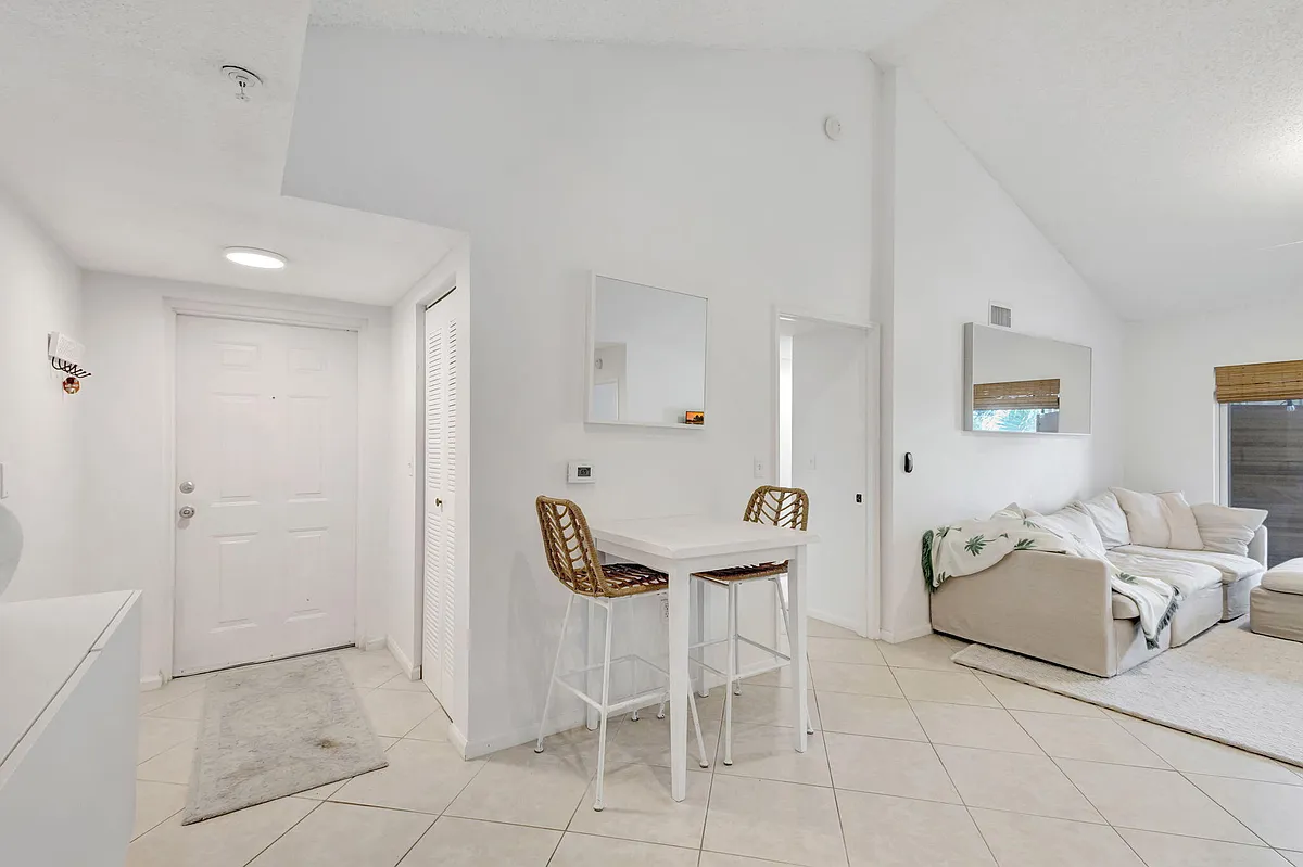 Building Photo - 284 Village Blvd #9307