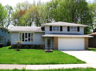 1901 Oaklawn Dr, Parma, OH 44134