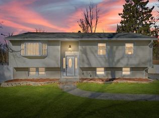 243 Lime Ridge Rd, Poughquag, NY 12570