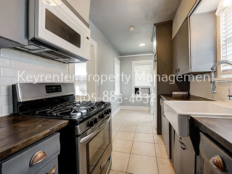 1123 NW 30th St — Photo 17