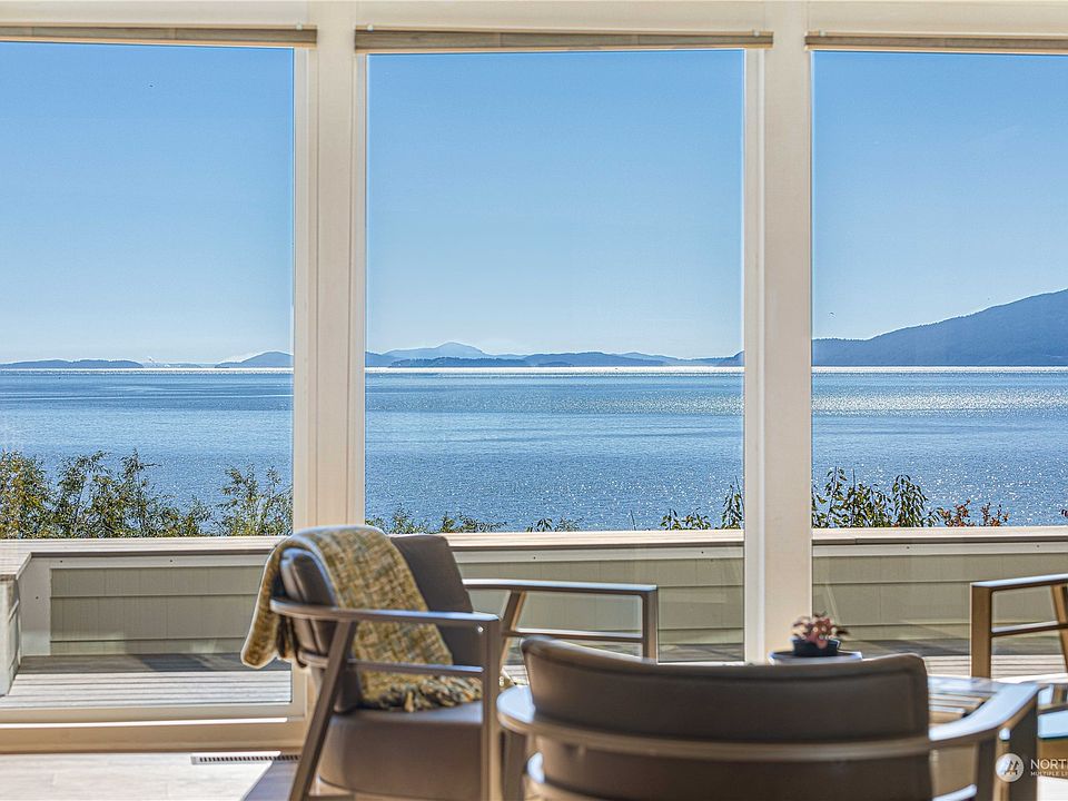 Experience theatrical views with ever-changing tidelands and breathtaking sunsets that are sure to awe you.>