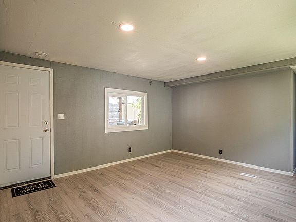 5th image of 676 Brentwood Dr Unit 10