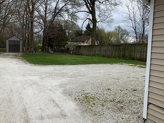 2 Car Parking,Shed,Backyard