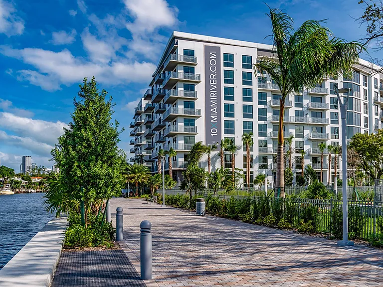 10X Miami River Apartments — Photo 27