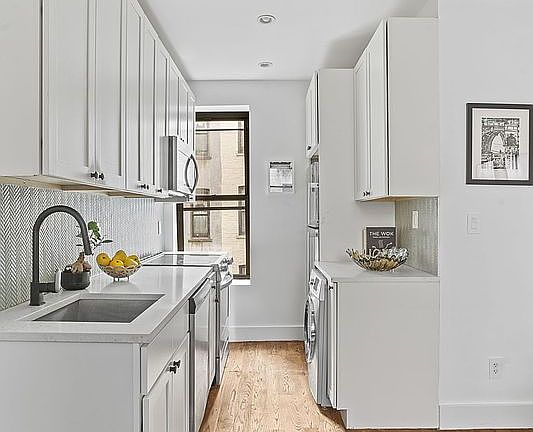 5th image of 17 E 17th St #B5