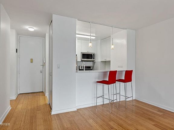 4th image of 145 E 48th St APT 18A