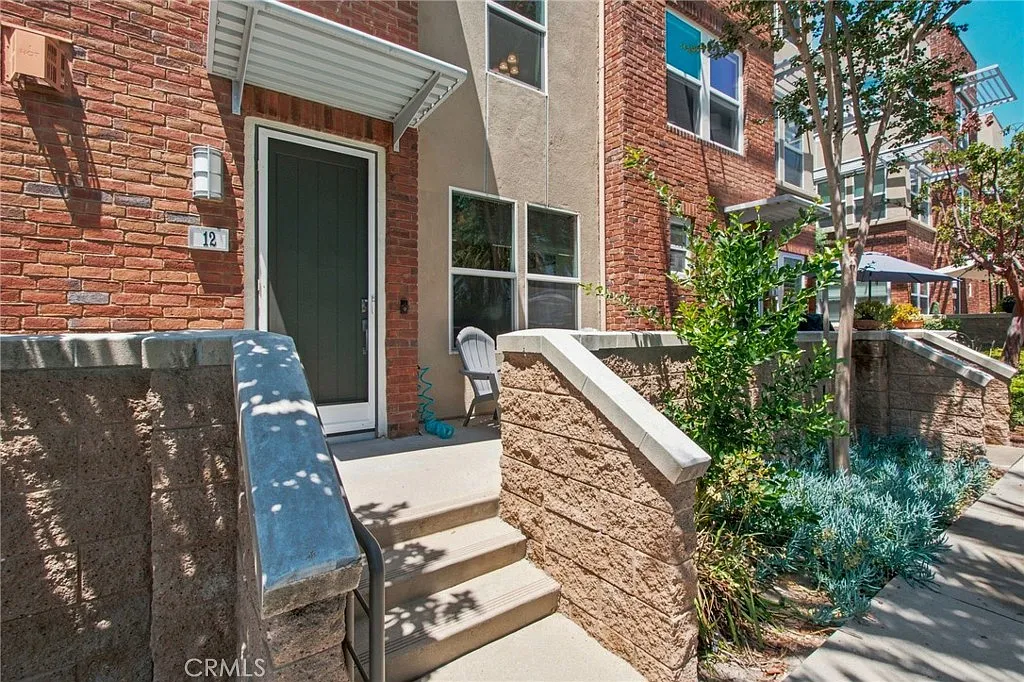 2 bed, 2.5 bath, 1638 sqft, $4,000 — Photo 1