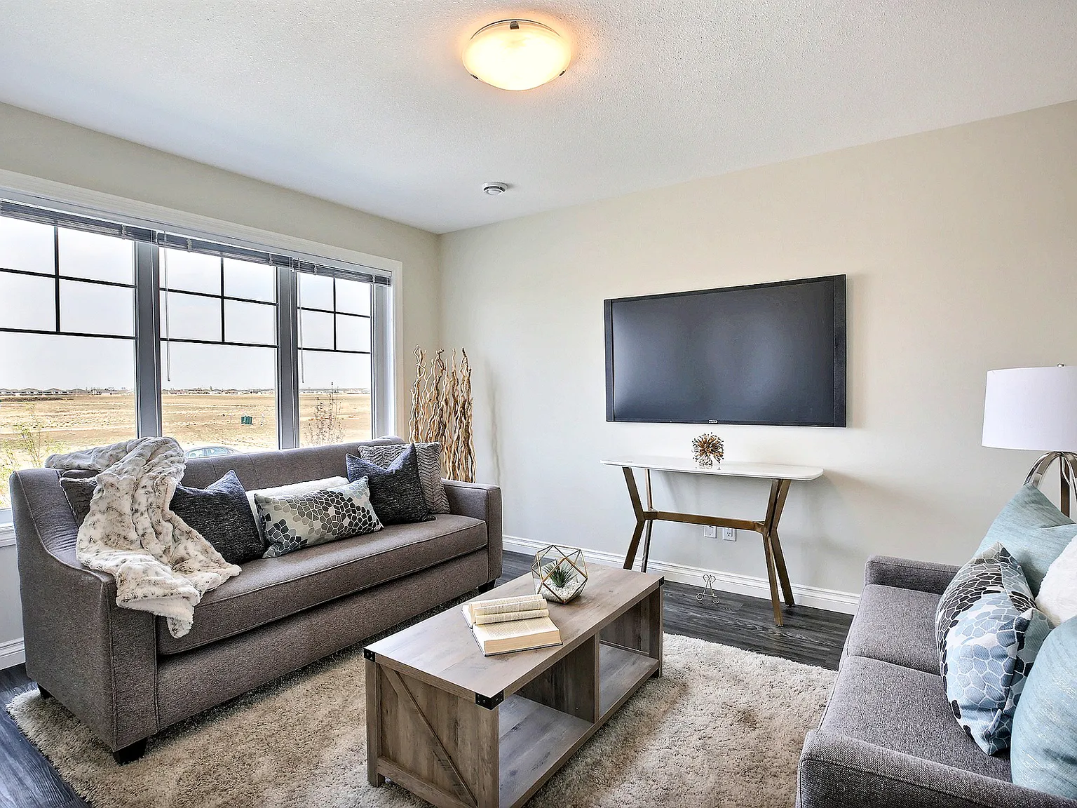 East 1 - 3113 Trombley Street — Photo 3