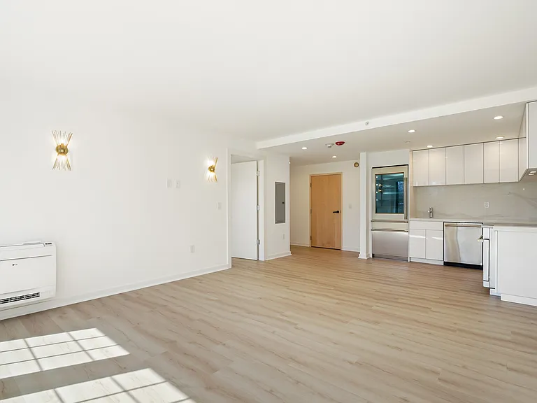 1188 King St #103 — Photo 12