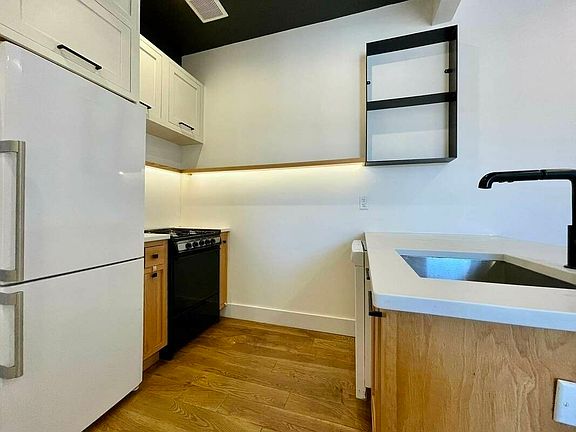 2nd image of 431 Throop Ave #4R