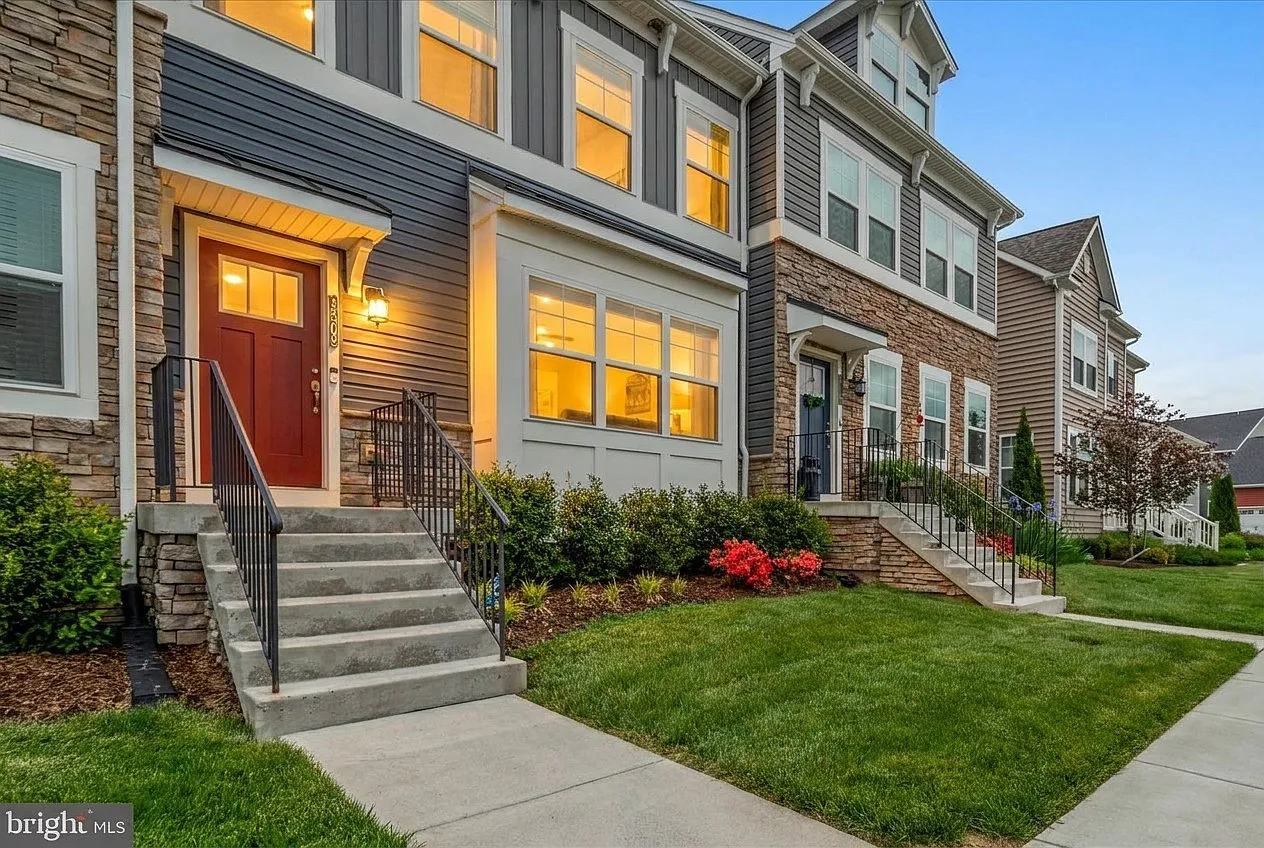 3 bed, 3.5 bath, 2714 sqft, $3,000 — Photo 4