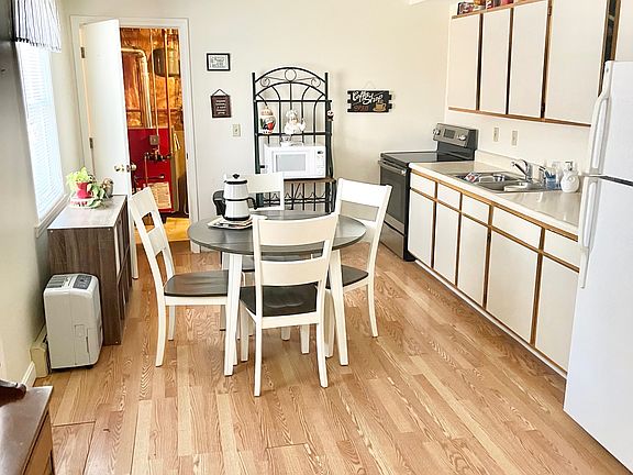 2nd image of 7 Long Leaf Ln