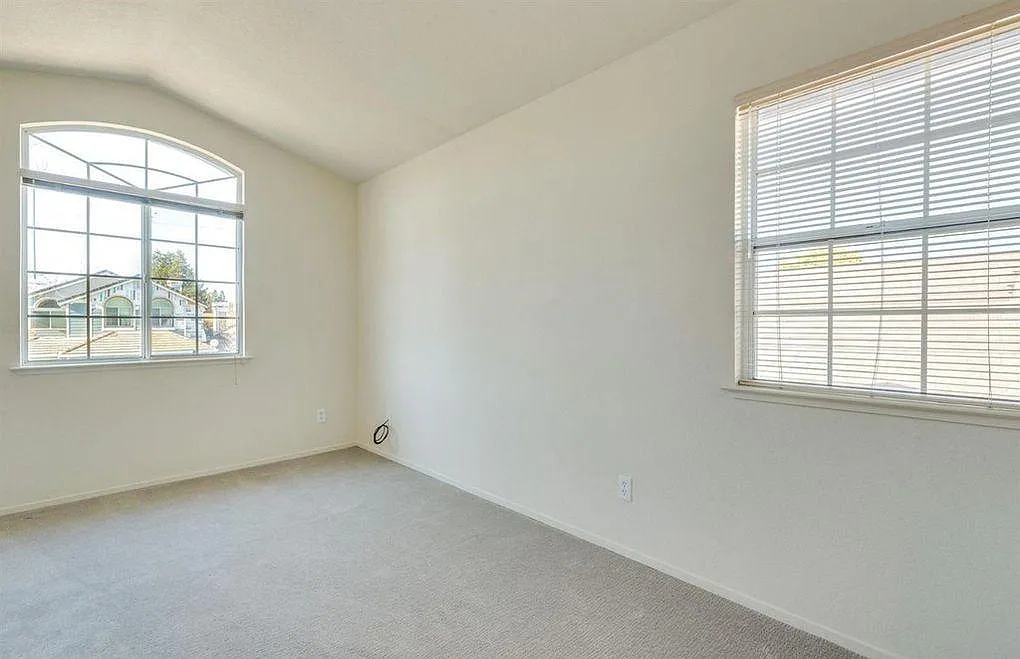 1786 Inverness Dr photo 1