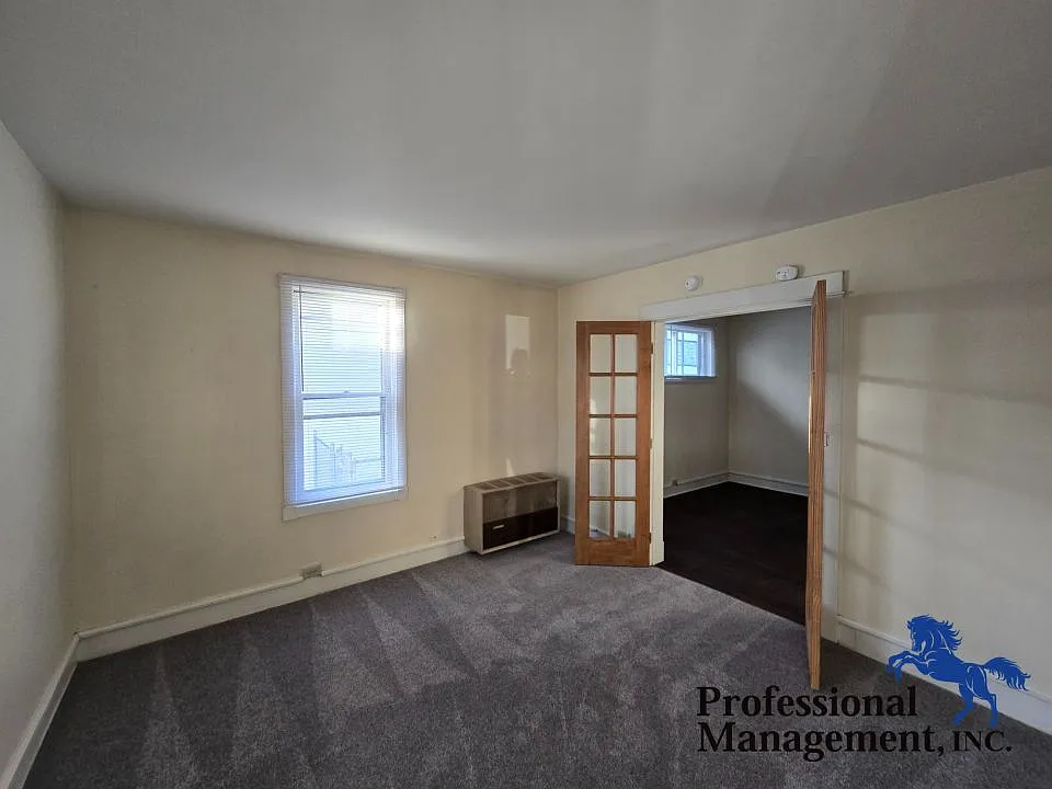 1 bed, 1.0 bath, 450 sqft, $825 — Photo 2