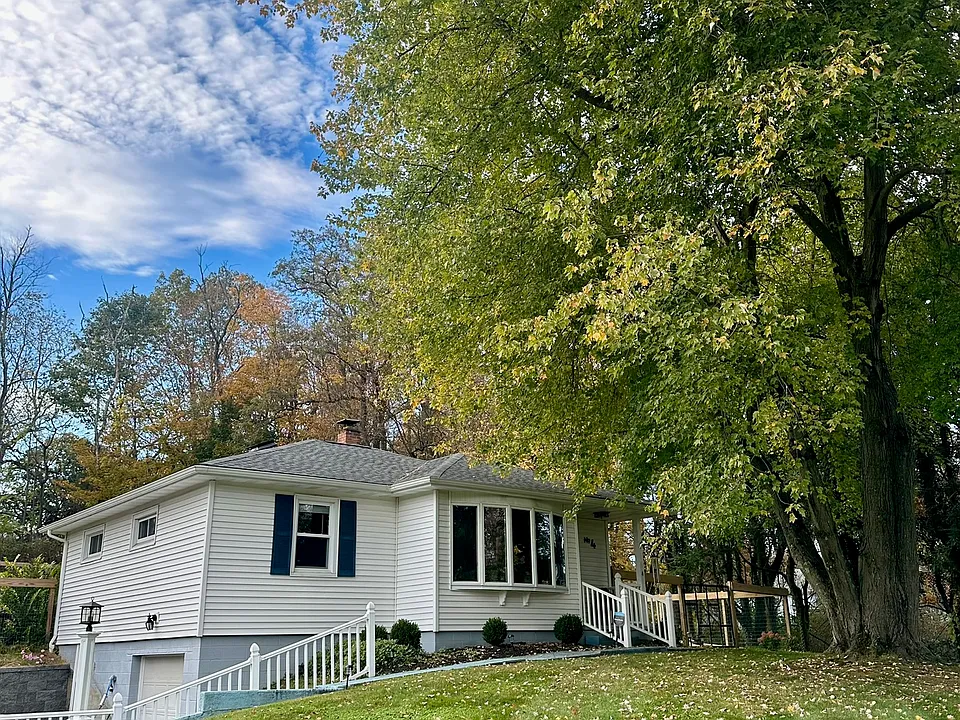 4 Maplewood Dr