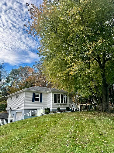 4 Maplewood Dr Photo 1 4 Maplewood Dr Photo 1