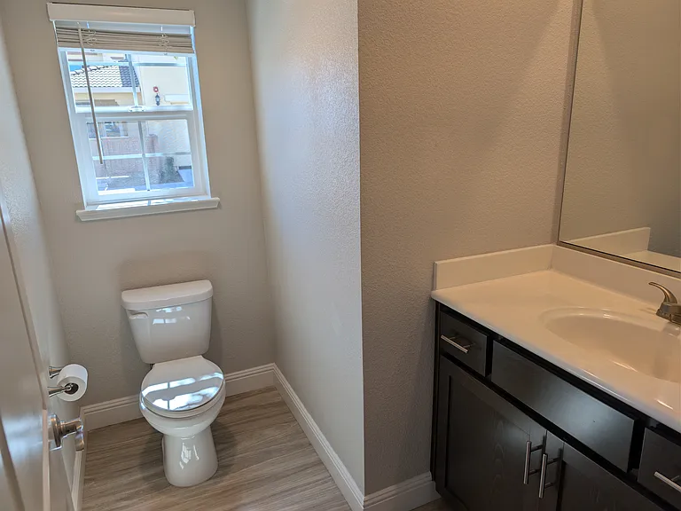 953 Posey St — Photo 27