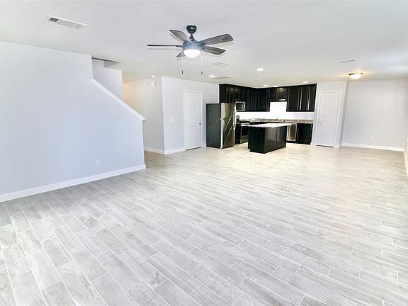 3rd image of 2414 Lawn Crest Dr