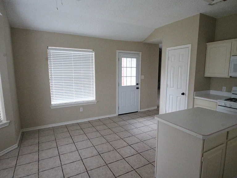 11900 Port Rd — Photo 12