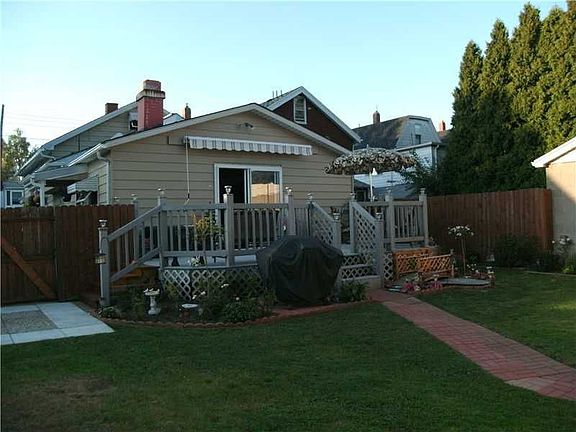 Deck with retractable awning