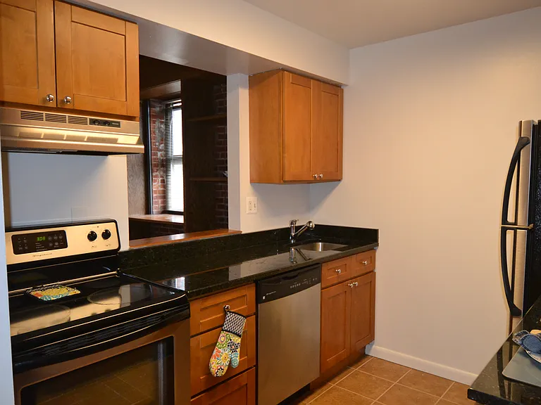 225 Arch St — Photo 17
