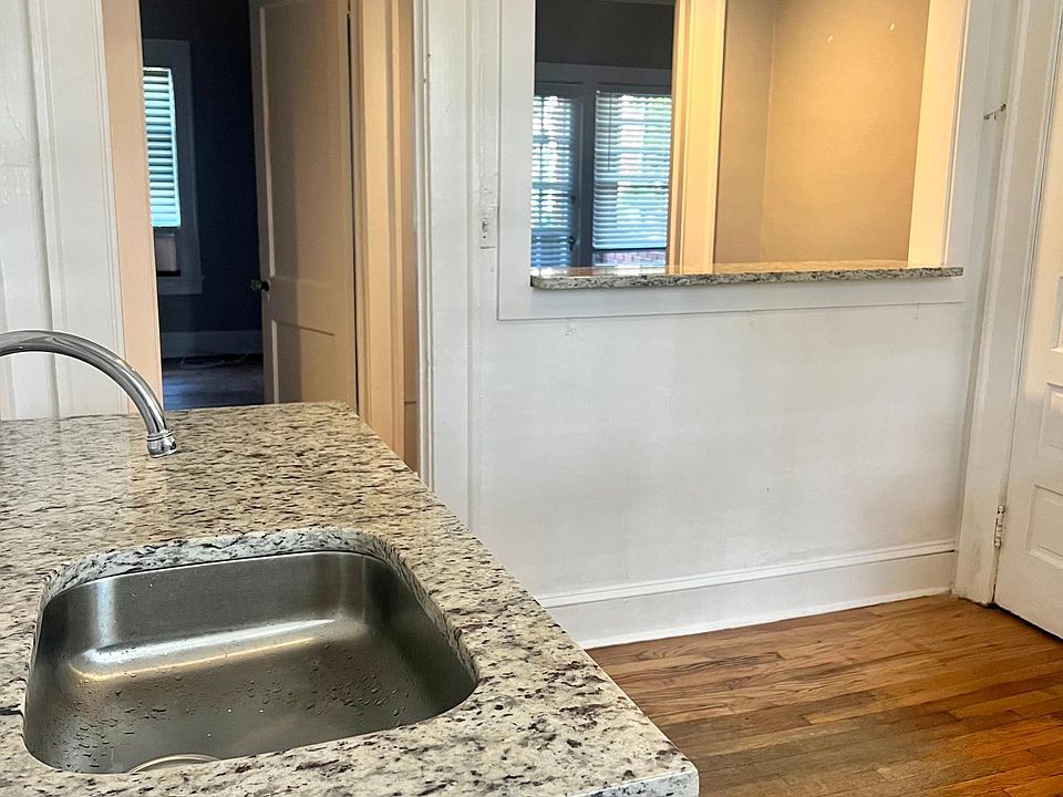 Bar window in Kitchen!