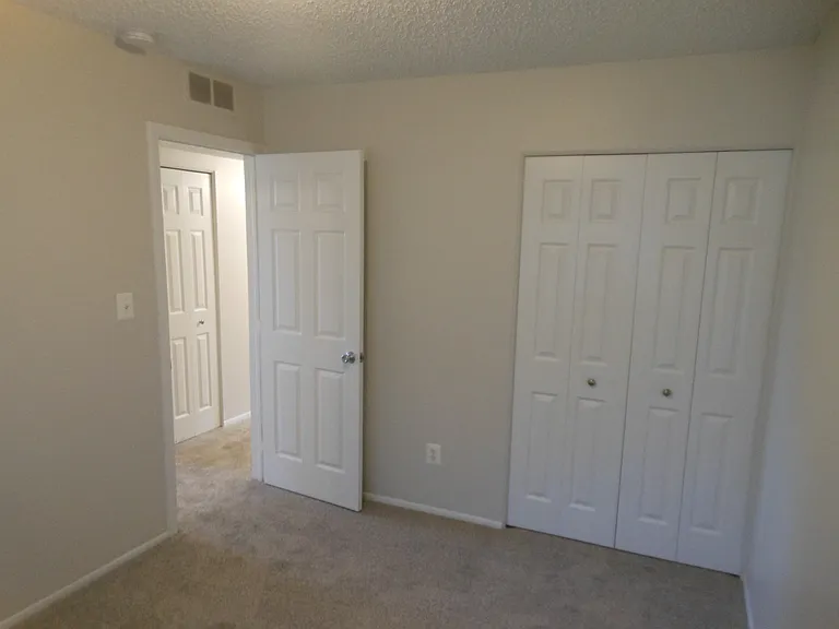 501 E Breckenridge St — Photo 20