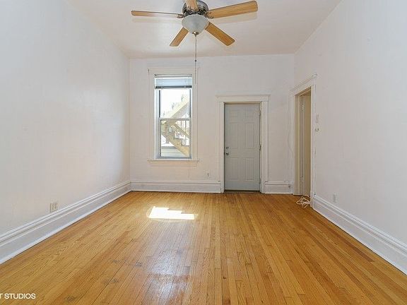 2nd image of 1939 W Thomas St APT 2R