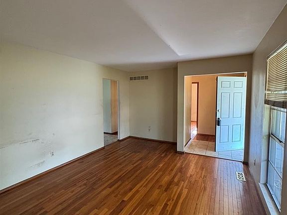 4th image of 4364 Satiris Dr