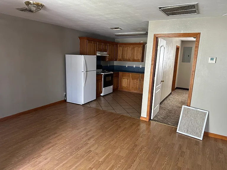 312 Veterans Ave #15 — Photo 4