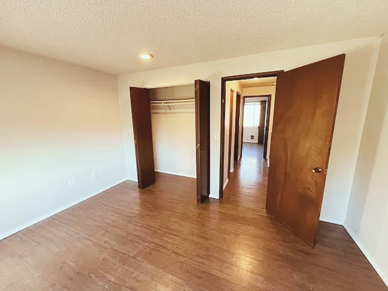 2 bed, 800 sqft, $2,000 — Photo 2