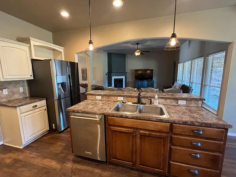 1805 E Jacksonville St — Photo 12