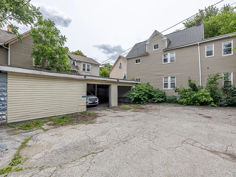 1807 Denison Ave