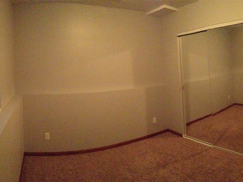 lower level bedrom 4